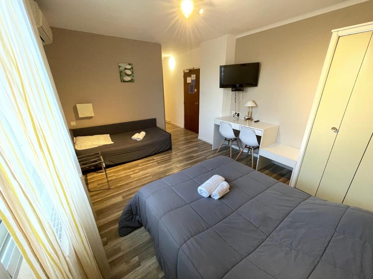 Hotel Les Chenes Sisteron Zewnętrze zdjęcie