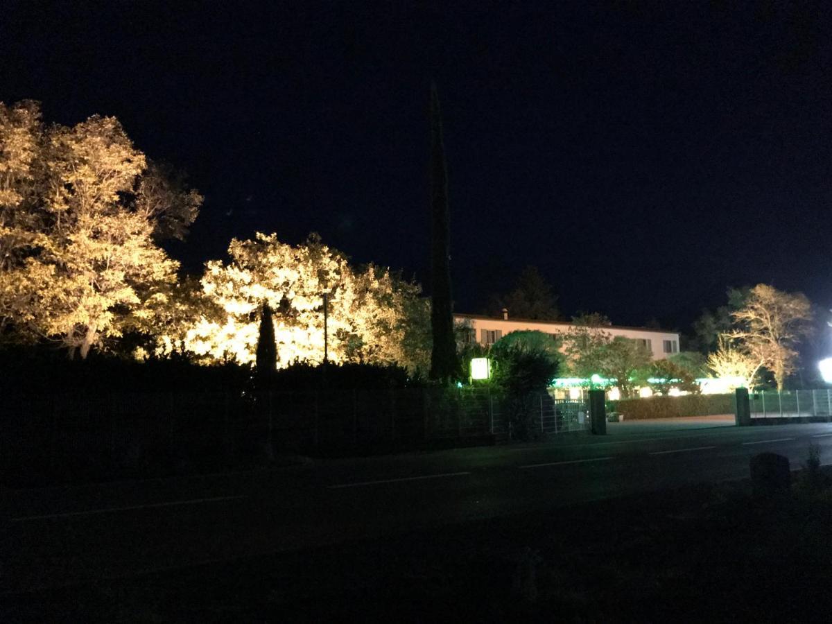 Hotel Les Chenes Sisteron Zewnętrze zdjęcie