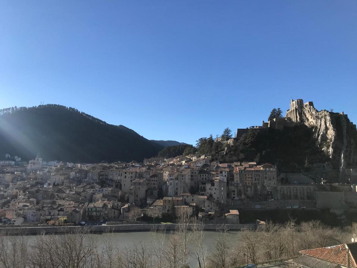 Hotel Les Chenes Sisteron Zewnętrze zdjęcie